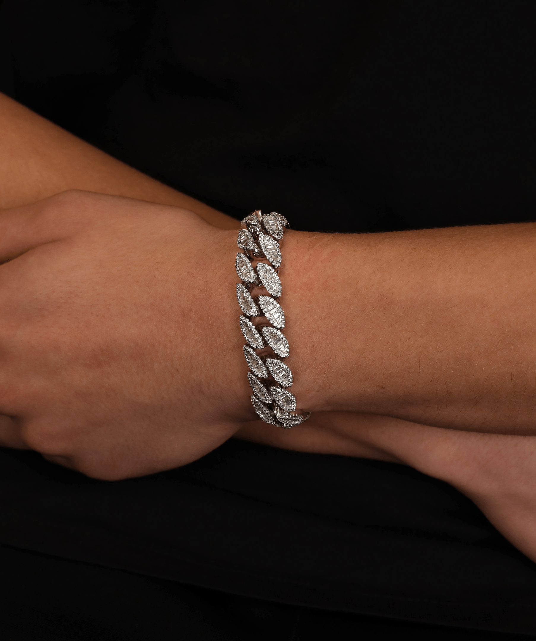 Oval-Shape Bracelet, 16mm Oval Baguette Cuban Link Bracelet (Silver)