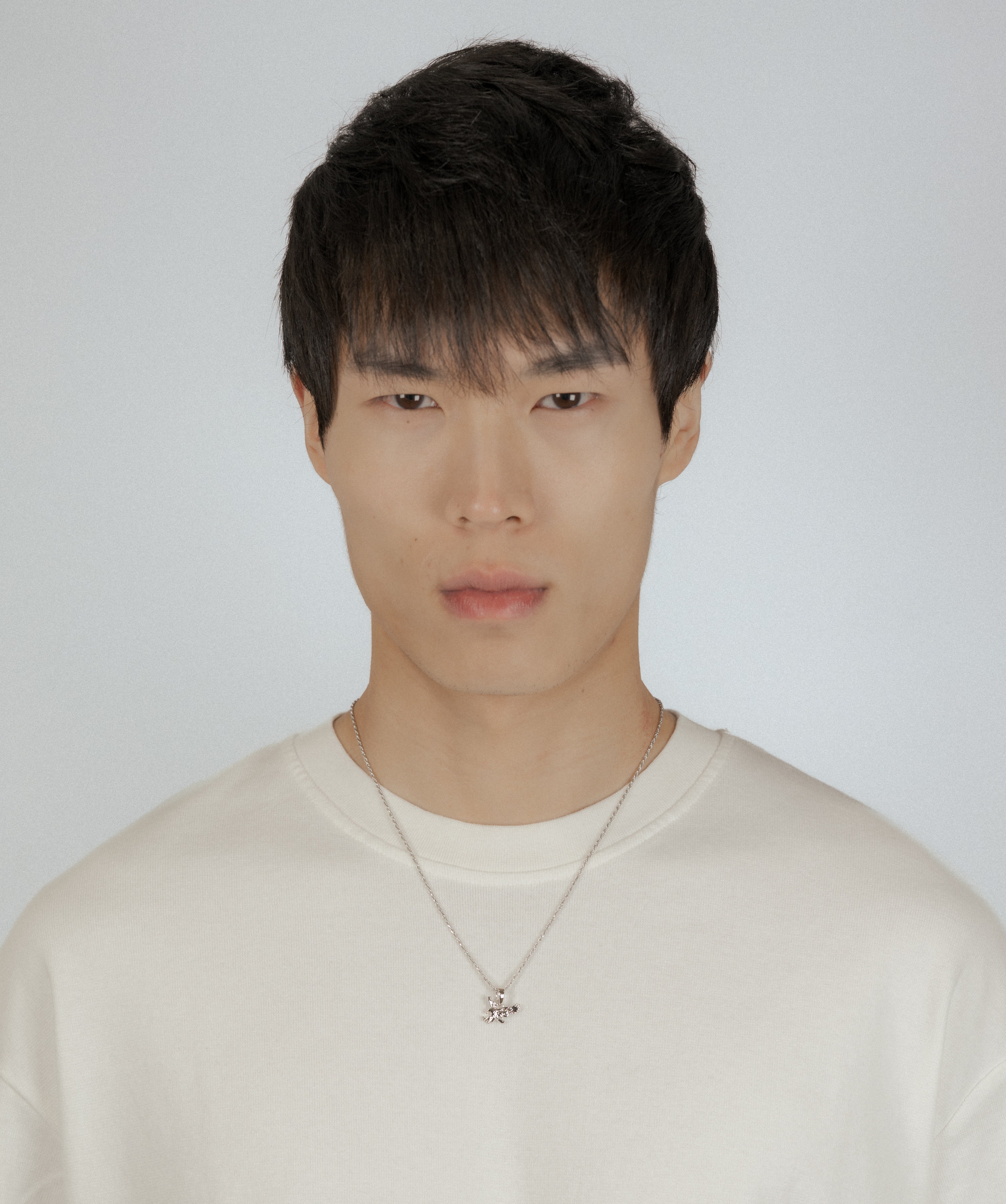 Eagle Pendant — White Gold view 2 | colour:white